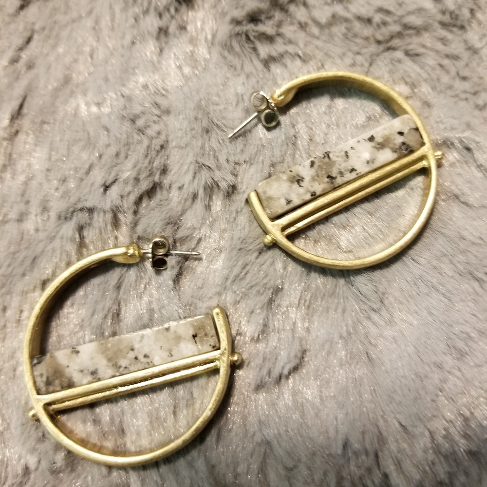 *GIFTED* Hoop earrings - Picture 2 of 5